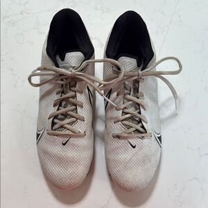 Nike Vapor 360 Speed Football Cleats.  Size 8 EUC